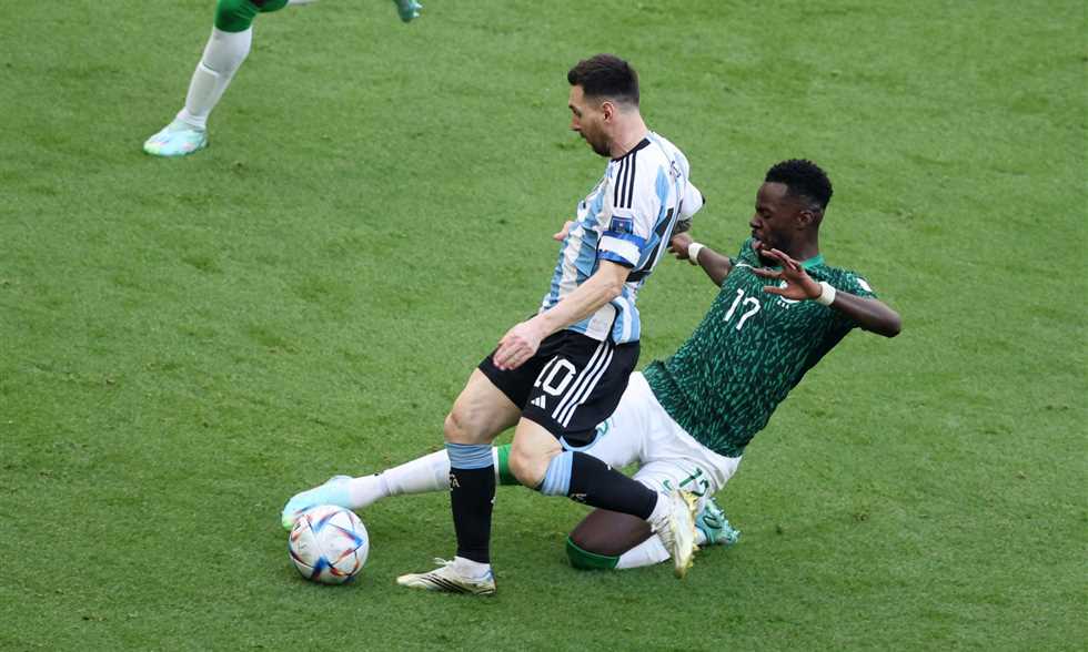 استبعاد مدافع آخر من منتخب السعودية