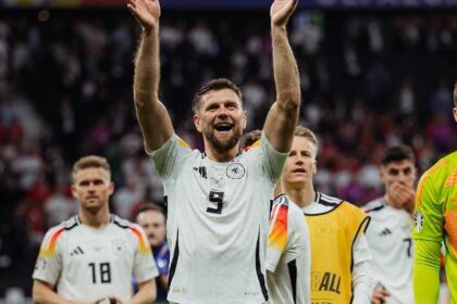 تقرير: ميلان يدرس إعادة لاعبه إلى فينورد لتسهيل ضم فولكروج في يناير