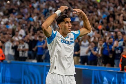 رغم الإصابة.. نايف أكرد يلتحق بمعسكر المنتخب المغربي