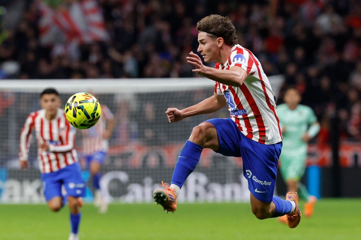 ألفاريز يعلق على اهتمام برشلونة بضمه كخليفة لليفاندوفسكي