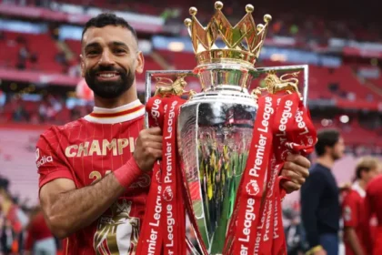 أسطورة الكرة السعودية يحسم الفريق الأنسب لصلاح