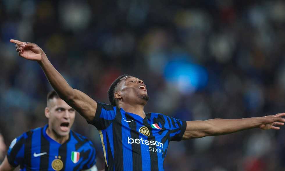 إنتر يجهز بدائل دومفريس قبل دربي ميلان