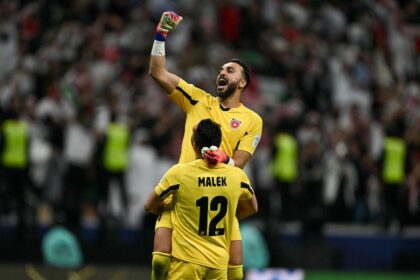 حارس الأردن يزيد أبو ليلى يوجه رسالة صادمة لسالم الدوسري: أتمنى أن تتواضع