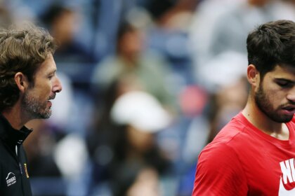 TOPSHOT-FBL-WC-2022-MATCH64-ARG-FRA-TROPHY