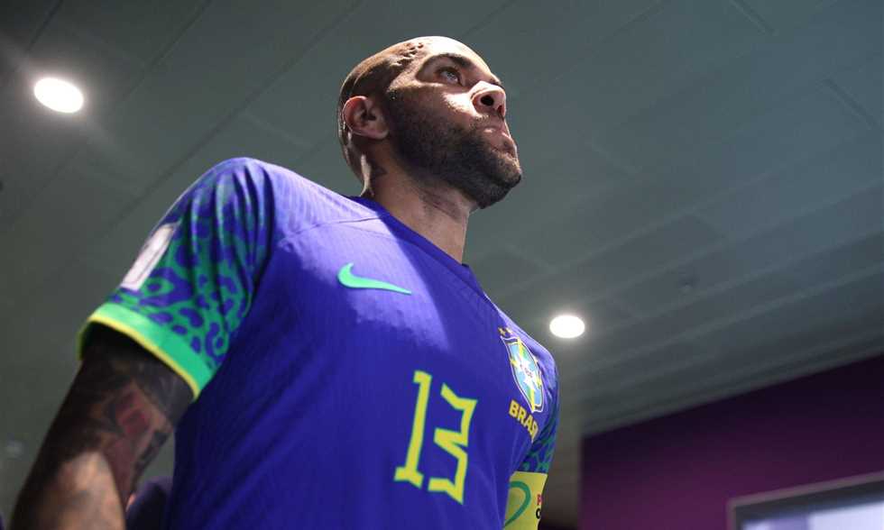 أبولا: ألفيش يفكر في العودة للملاعب بعد غياب 3 سنوات