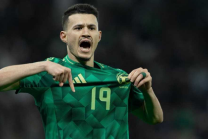 الرياضية: الحمدان يدرس فسخ تعاقده مع الهلال من أجل النصر