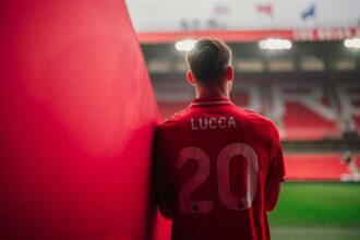 أطول من كريس وود.. نوتنجهام فورست يضم لورينزو لوكا من نابولي