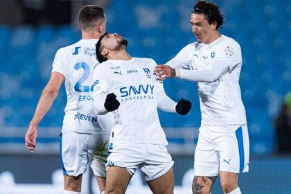 الرياض يوقف سلسلة إنزاجي مع الهلال بتعادل