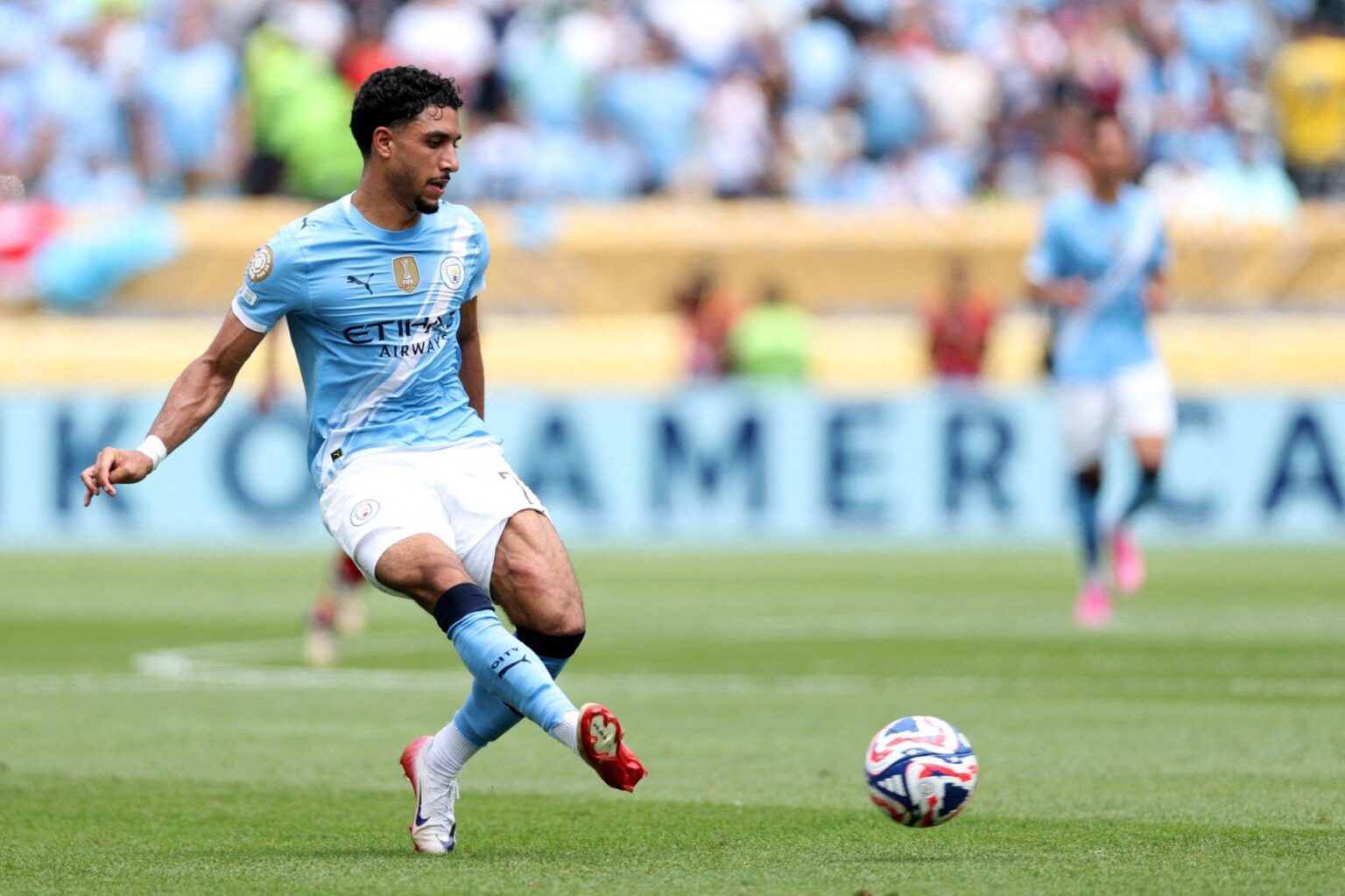 مانشستر سيتي يفاجئ الجميع ويوافق مبدئيًا على رحيل عمر مرموش