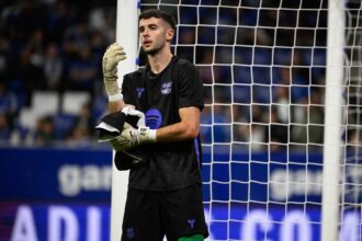 خوان غارسيا يعيد الصلابة الدفاعية في برشلونة ويصل إلى 10 شباك نظيفة