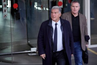 لابورتا يهاجم وكيل موهبة برشلونة بعد التوقيع لباريس سان جيرمان