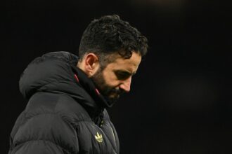 مانشستر يونايتد يعلن إقالة مدربه روبن أموريم