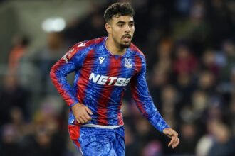 كريستال بالاس يحتفل بعودة نجمه المغربي