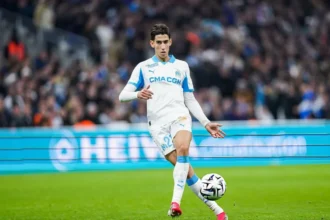 نايف أكرد يغادر مباراة مارسيليا أمام لانس