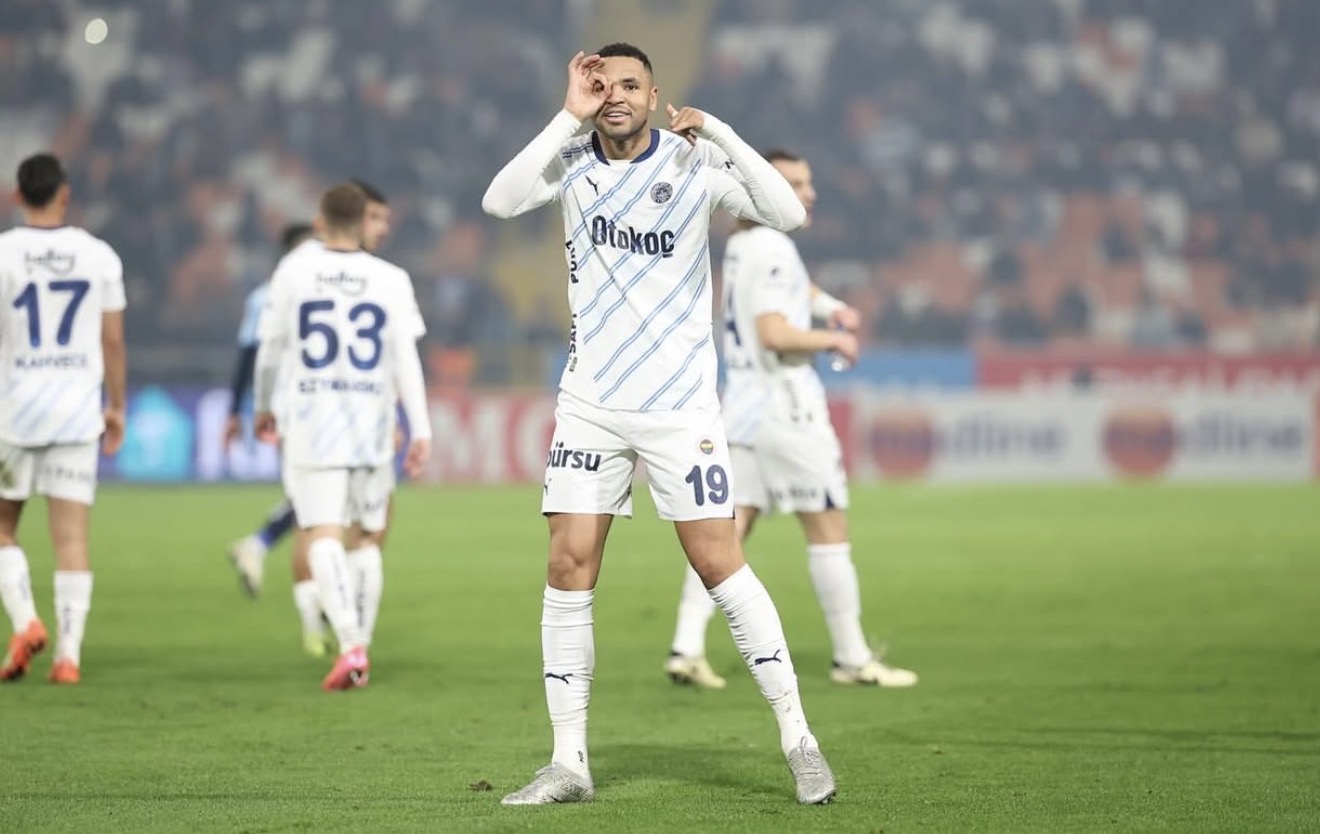 مدرب فنربخشة يكشف موقفه من تسريح النصيري