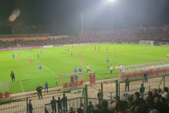 الكوكب المراكشي يكتفي بالتعادل السلبي أمام الدفاع الجديدي