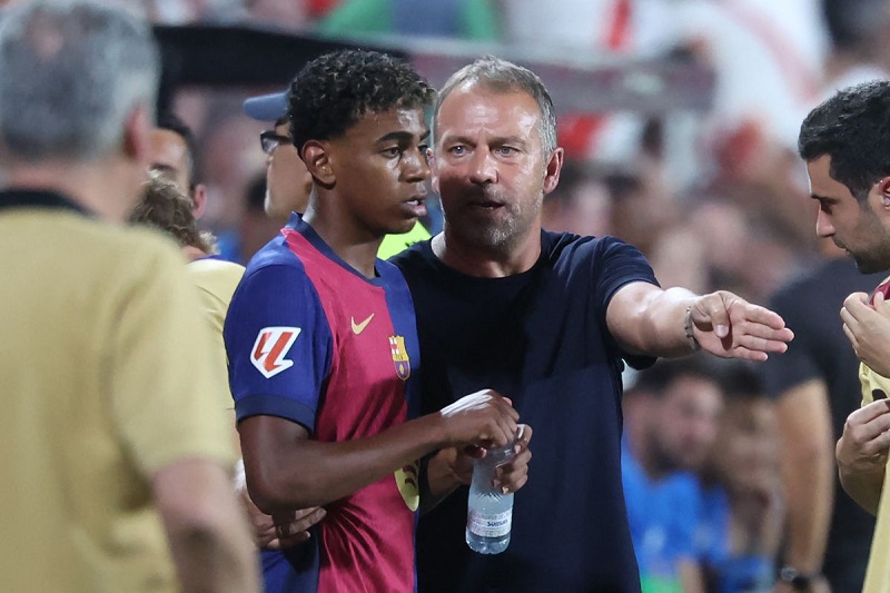 تصريحات نارية لهانز فليك بعد الخسارة الثقيلة لبرشلونة أمام أتلتيكو مدريد