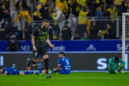 الشرق الأوسط: مفاوضات جادة بين الهلال واتحاد جدة من أجل ضم بنزيمة