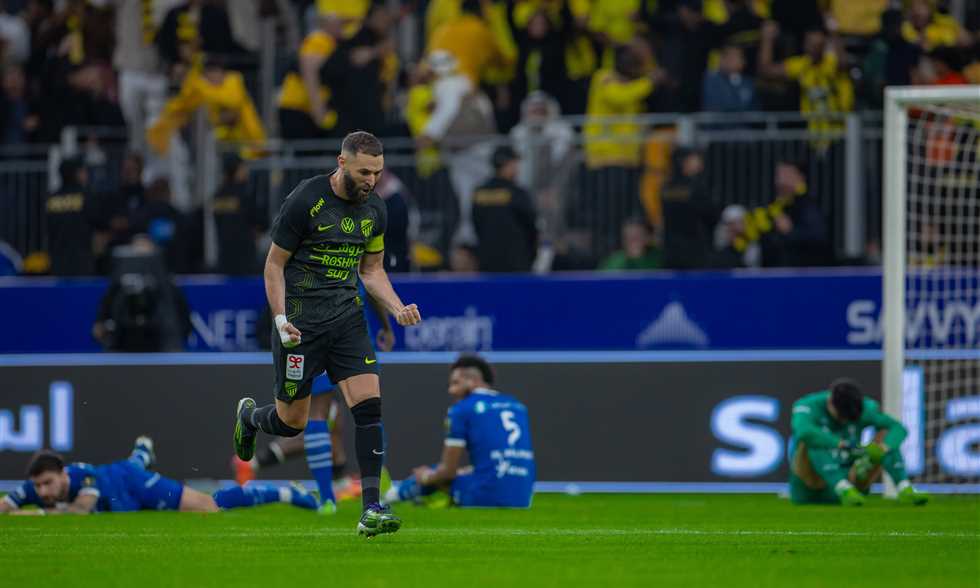 الشرق الأوسط: مفاوضات جادة بين الهلال واتحاد جدة من أجل ضم بنزيمة