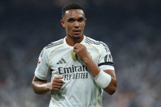 أرنولد: ما حدث في مباراة بنفيكا عار على كرة القدم