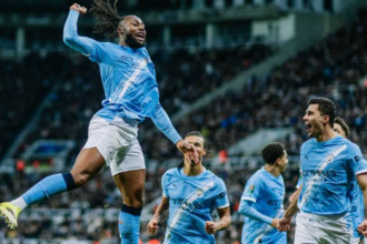 سيمينيو يكشف سر تألقه مع مانشستر سيتي