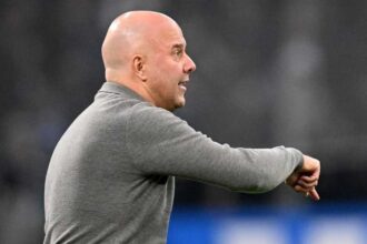 سلوت: مفاوضات تجديد العقد مستمرة مع كوناتي دون حسم نهائي