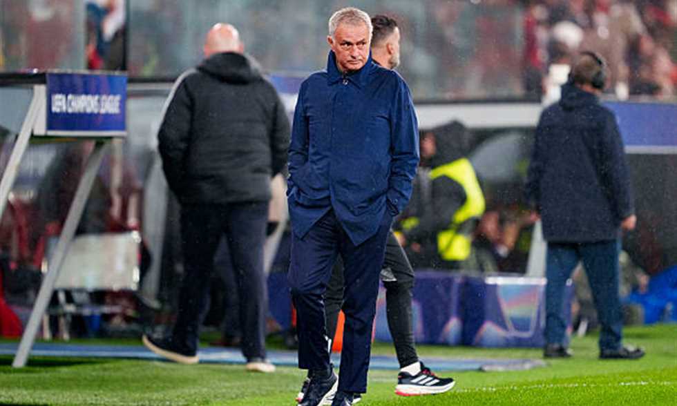 آس: ثغرة في عقد مورينيو قد تعيده لريال مدريد