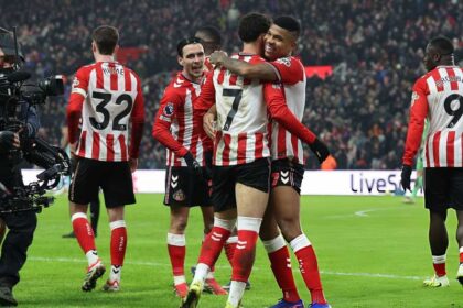 سندرلاند يستعيد الانتصارات ويضرب بيرنلي بثلاثية