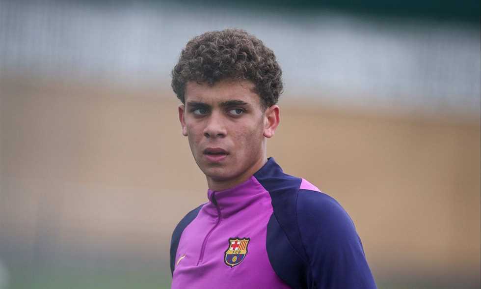 برشلونة يطالب اتحاد الكرة بعودة حمزة عبد الكريم لإنهاء أوراقه الرسمية