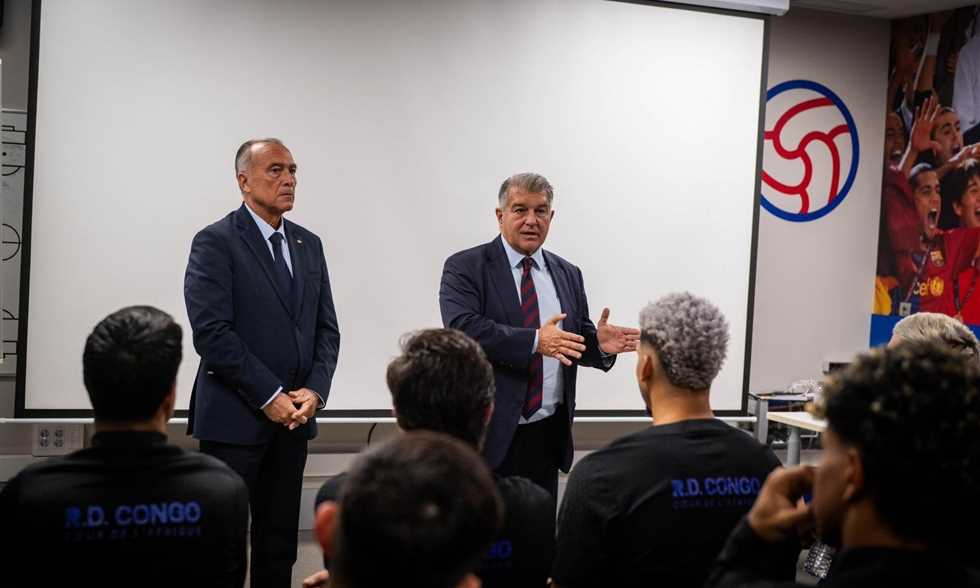 لابورتا يودع لاعبي برشلونة.. 