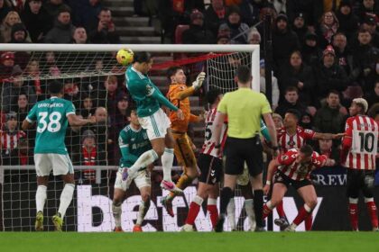 صلاح يصنع في انتصار ليفربول بشق الأنفس على سندرلاند