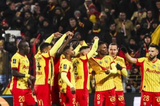 صدارة الدوري.. سعود عبد الحميد يساهم في انتصار لانس بخماسية على باريس