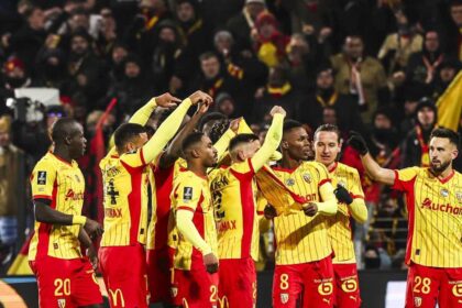 صدارة الدوري.. سعود عبد الحميد يساهم في انتصار لانس بخماسية على باريس