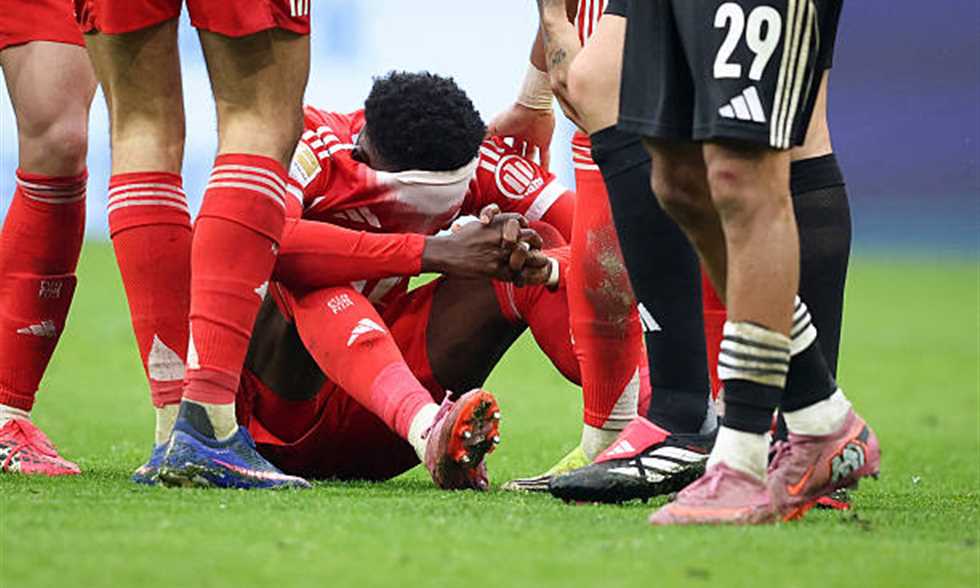 بايرن ميونيخ يعلن إصابة ألفونسو ديفيز.. وبيلد تحدد مدة غيابه