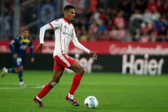 الصحافة الإسبانية تشيد بعز الدين أوناحي