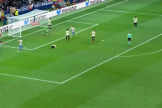 الهدف الثالث لأتلتيكو مدريد ضد برشلونة - لوكمان (الدوري الإسباني)