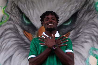 رسميا.. الرجاء الرياضي يعلن عن صفقة لاعب يانغ أفريكانز