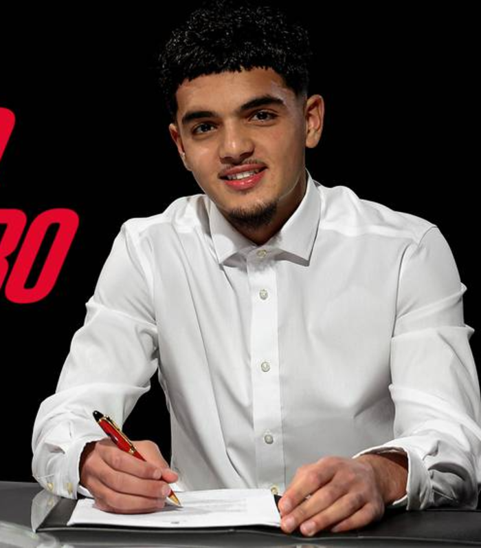 رسميا.. ميلان الإيطالي يعلن تعاقده مع موهبة مغربية