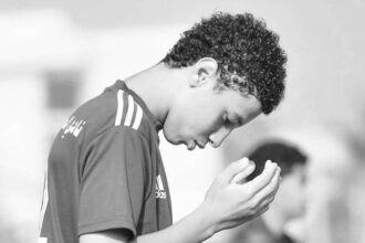 مصرع لاعب شاب في حادث مروع أثناء توزيع وجبات الإفطار على المحتاجين