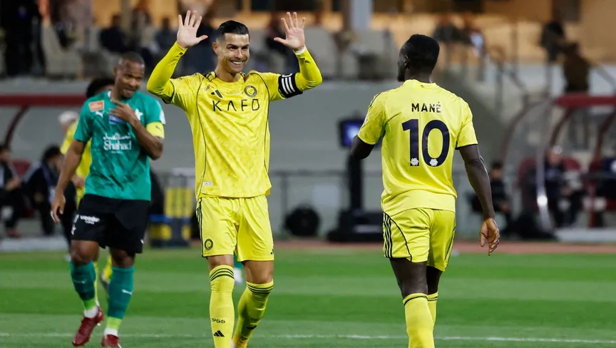 النصر يكتسح النجمة ويستعيد صدارة دوري روشن السعودي