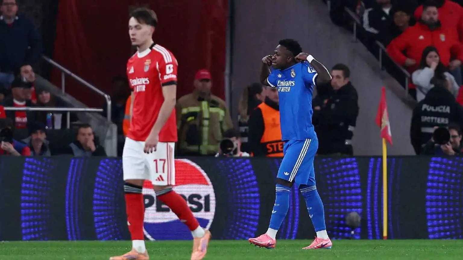 العنصرية توقف مواجهة ريال مدريد وبنفيكا في دوري الأبطال