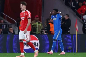 العنصرية توقف مواجهة ريال مدريد وبنفيكا في دوري الأبطال