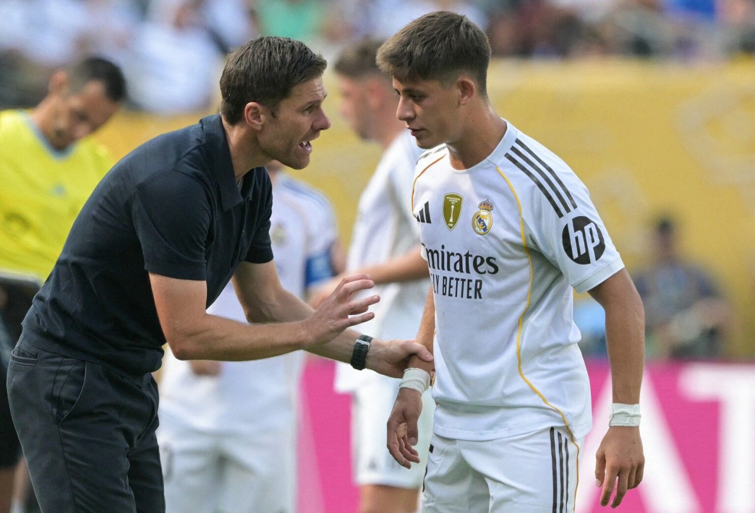 ألونسو يضع شرطًا لخلافة سلوت في ليفربول: التعاقد مع أردا غولر