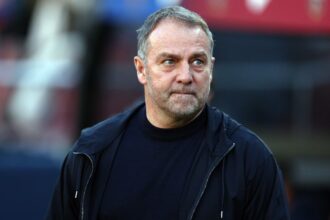 بين ثقة لابورتا وترقب المرشحين..هل يرحل فليك عن برشلونة بعد الانتخابات؟