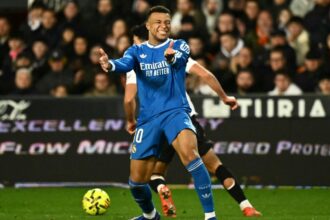 إنهم مهرجون: كاميرات تكشف مشادة مبابي مع الحكم الرابع في مباراة ريال مدريد