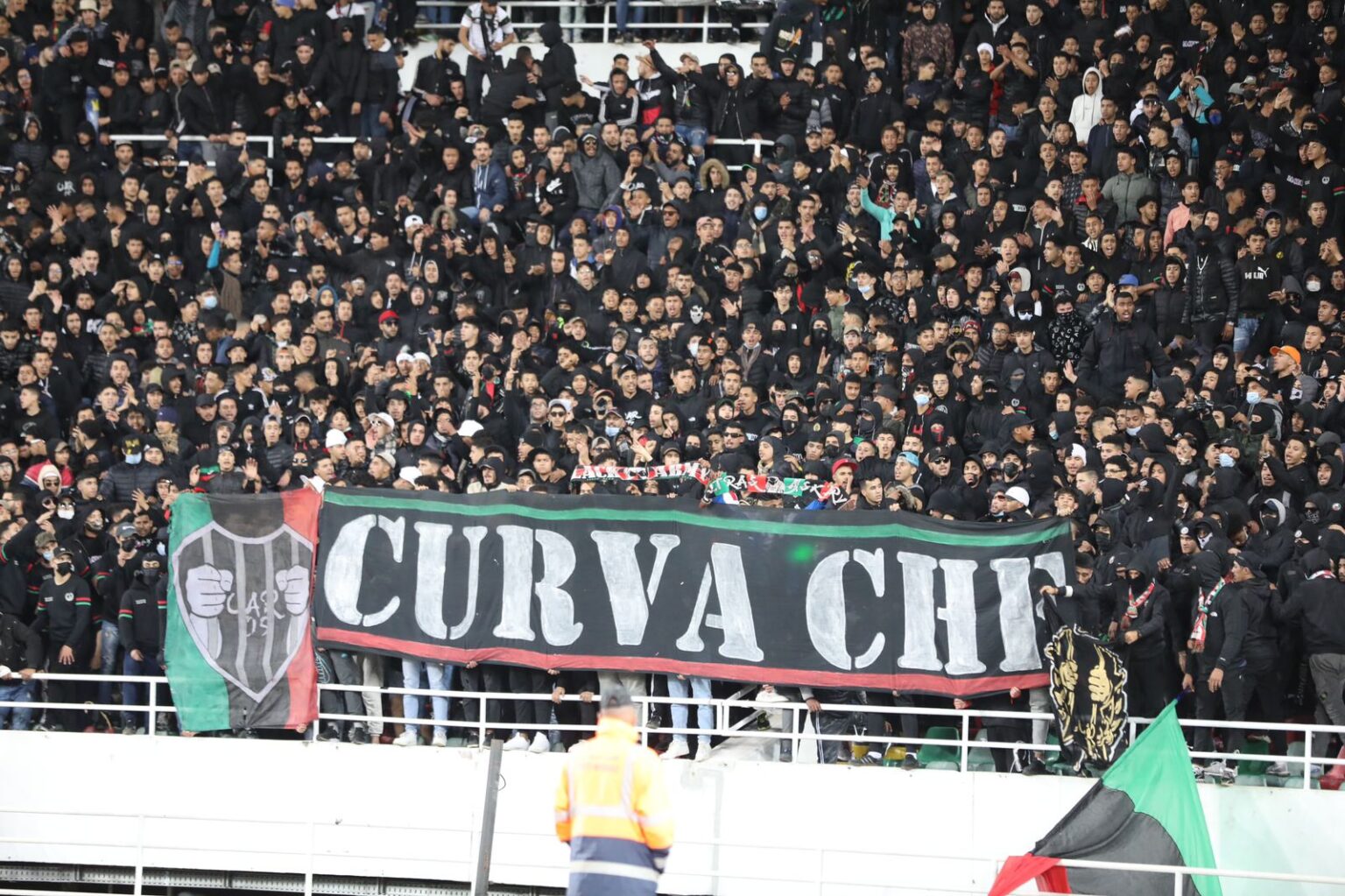 أولتراس الجيش تتمسك بملعب مولاي عبد الله وترفض “أي بديل مؤقت”