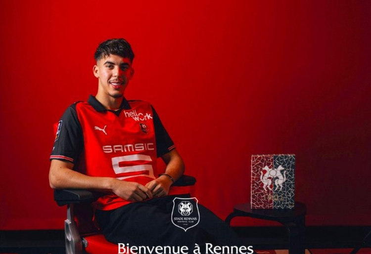 الزبيري يعترف بدور ثنائي المنتخب المغربي في انتقاله إلى ستاد رين