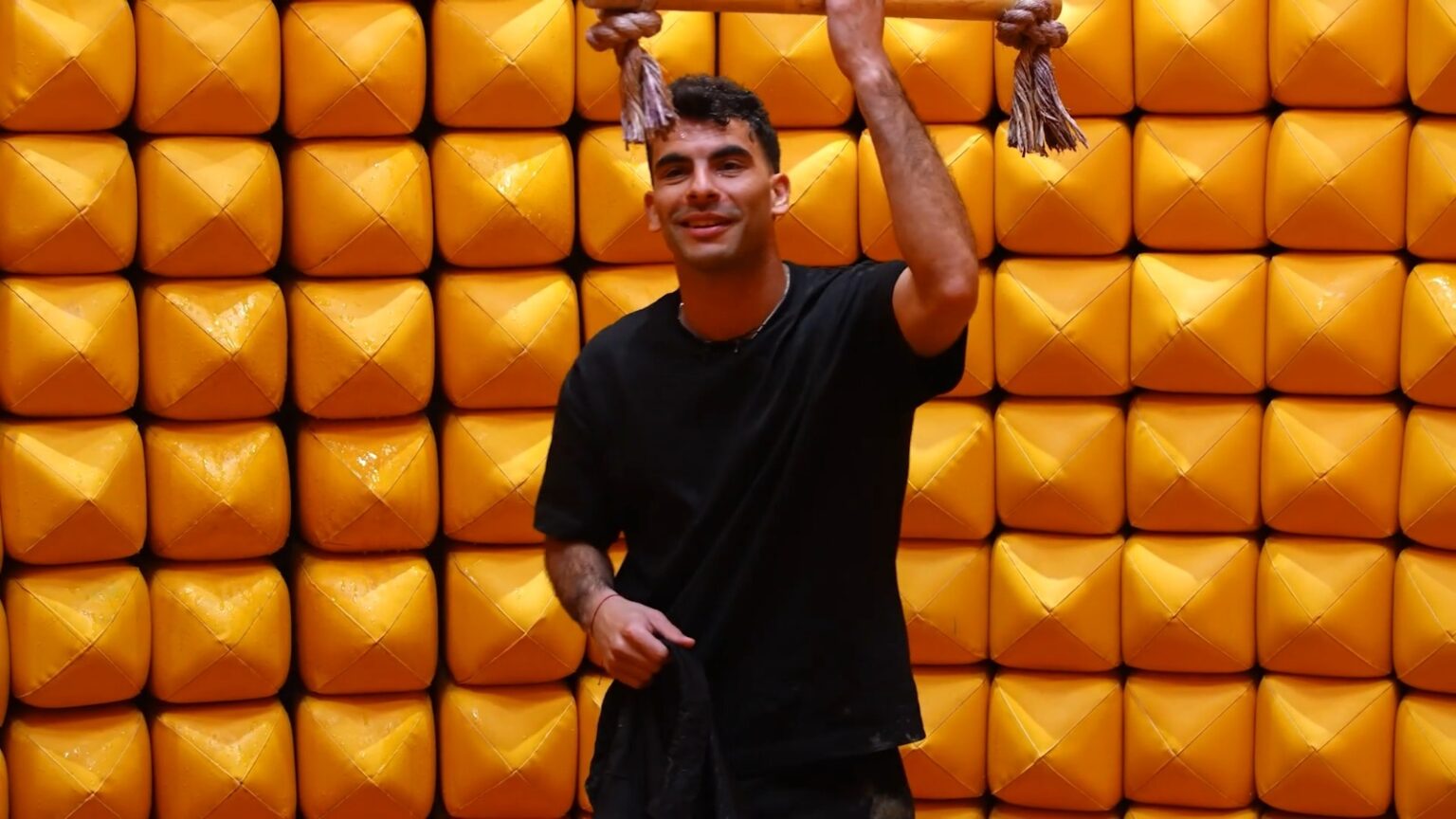 زيزو يتعرض للإصابة خلال ظهوره في برنامج “رامز ليفل الوحش” (صورة)