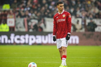 مرحلة صعبة لبلال الخنوس مع شتوتغارت رغم ثقة المدرب هونيس