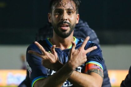 محسن متولي يتلقى رسالة خاصة من الرجاء الرياضي